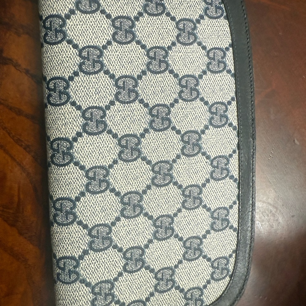 Used in good condition Gucci clutch / wallet - Picture 5 of 16